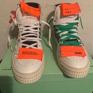 OFF-WHITE OFF COURTS.*SIZE 9US or 42 EURO** USED**